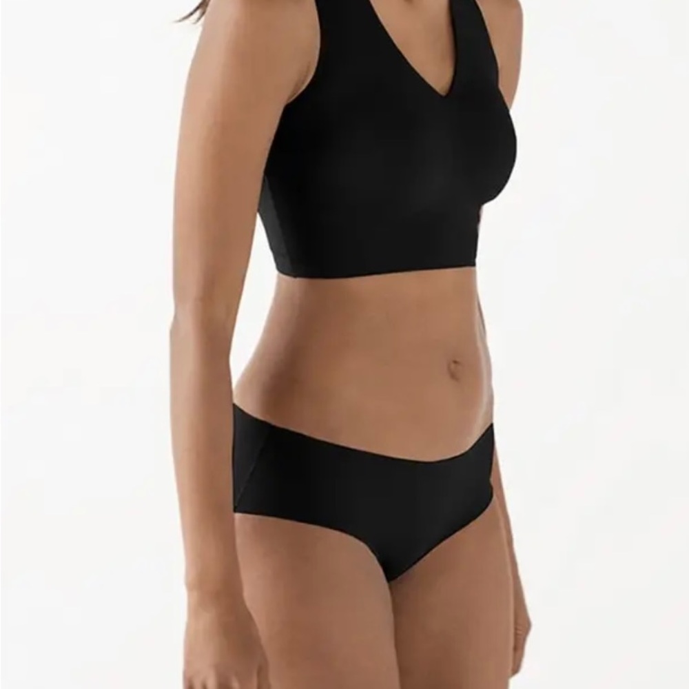 New True and Co black hipsters . Size S
